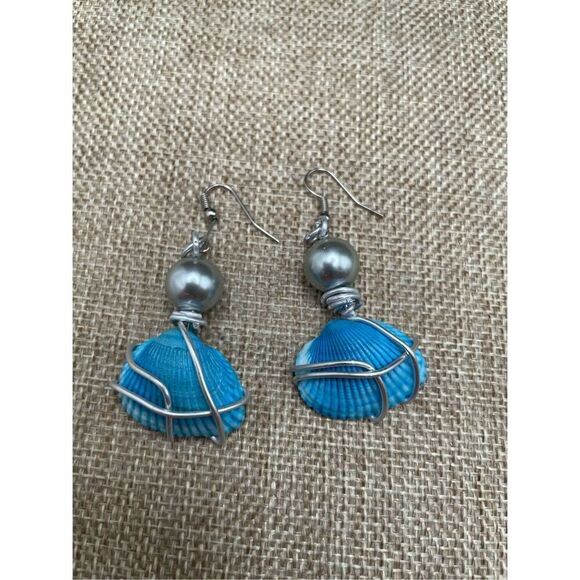 Bundle of Earrings Four Pair of Blue Colored Assorted Styles - Picture 9 of 12